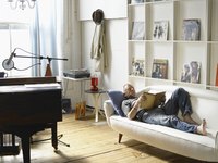 Rid your vinyl couch of its smell so you can use it as desired.