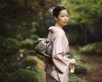The bunko, or box bow, is a typical nagoya obi look.