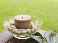 A simple bowl centerpiece is versatile, minimalist and oh so chic.