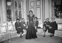 Femininity became a hallmark of 1930s fashion.