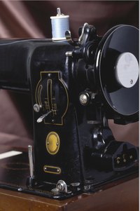 Singer sewing machine models have similar parts.