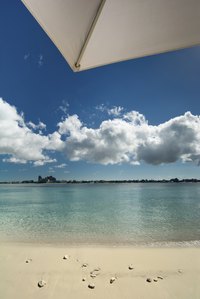 Bahamanian sunshine is always free.