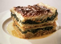 Cut perfect squares of lasagna every time.