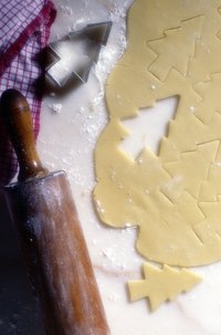 Use cookie cutters to make shaped cookie pops.