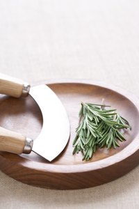 Gentle fertilizers keep rosemary healthy and tasty.