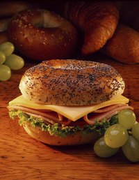Poppy seeds do not cause false positive opium drug tests.