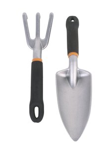 Just a few easy-to-use garden tools are needed to plant and harvest marshmallow root.