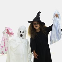 Make an easy costume for your little witch.