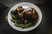 Serving the meat with succulent vegetables also helps the dish as a whole.