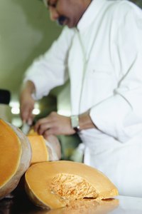 Blanch a pumpkin to preserve its color and flavor for later use in a distinctively orange pumpkin pie.