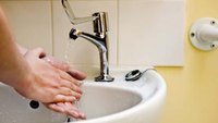 How to Get the Smell of Fingernail Polish Remover Off Your Hands How to Get the Smell of Fingernail Polish Remover Off Your Hands
