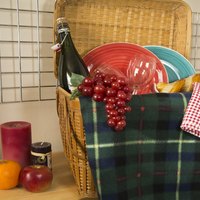 Picnic Basket Gift Idea (with Pictures) | eHow