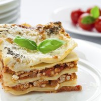 What Are Good Side Dishes to Serve With Lasagna? | eHow