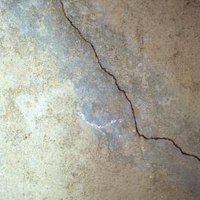 What Causes Hairline Cracks in Walls?