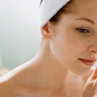 Should I Use a Refining Toner Right After Using a Facial Scrub ? | eHow