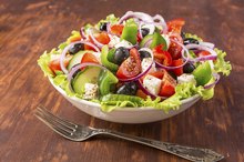 Calories in a Greek Salad With No Dressing