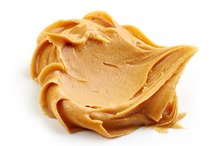 Signs & Symptoms of Food Poisoning From Peanut Butter