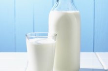 Calories & Sugar in Skim Milk
