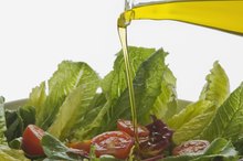 What Salad Dressings to Use on the Atkins Diet