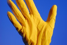 How to Treat Dry Hands After Wearing Rubber Gloves