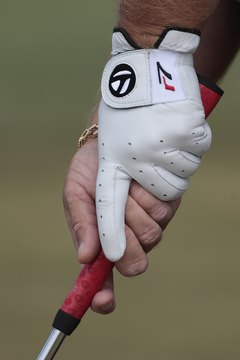 The reverse overlap is a variation of the putting grip.