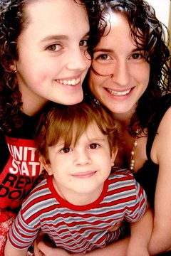 Family therapists help families work together better.