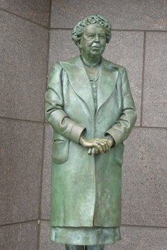A statue of Eleanor Roosevelt