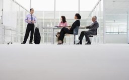 Jupiterimages/Creatas/Getty Images Los objetivos de los empleados se utilizan como parte de los programas de desarrollo de personal de carrera.