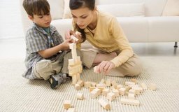 Jupiterimages/Creatas/Getty Images Los psicólogos ayudan a los niños autistas a través de una técnica conocida como análisis de conducta aplicada.