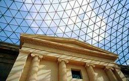 Stockbyte/Stockbyte/Getty Images Ya sea que te especializas en techos para casas nuevas, o reparar techos, hay técnicas específicas que puedes utilizar para ayudarte a vender más techo.