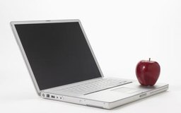 Jupiterimages/Comstock/Getty Images Las empresas que no aplican las actualizaciones programadas para sus estaciones de trabajo de Windows de Microsoft ponen su organización en riesgo.