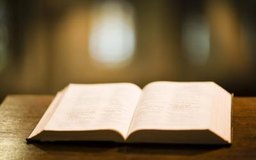 Jupiterimages/Polka Dot/Getty Images Vas a crear un libro de páginas de 8,5 por 11 pulgadas (21 por 28 cm), el tamaño de uso frecuente para las galeras y los guiones.