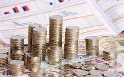 Visage/Stockbyte/Getty Images Los economistas del lado de la demanda ven al salario mínimo como una herramienta para que las personas salgan de la pobreza.