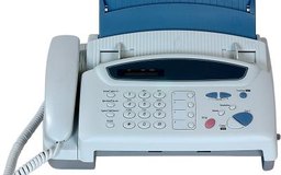 Zedcor Wholly Owned/PhotoObjects.net/Getty Images Algunas personas ignoran el encabezado del fax debido a que por lo general es impreso automáticamente en la máquina de fax.