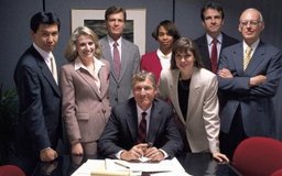 Comstock/Comstock/Getty Images Existen consideraciones adicionales, especialmente a la luz de la crisis económica, disminución en las donaciones, el tamaño de la organización y otros factores.