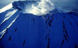 NA/Photos.com/Getty Images Los vulcanólogos son científicos de la Tierra que estudian los volcanes en la Tierra y otros cuerpos planetarios.