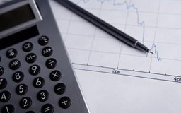Jupiterimages/Photos.com/Getty Images El aumento de los ingresos de la empresa en funcionamiento puede ayudar a fortalecer su posición financiera.