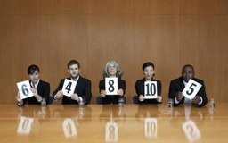 Noel Hendrickson/Photodisc/Getty Images Las consecuencias tangibles y los costos de la discriminación requieren mucho más que un pequeño cambio.