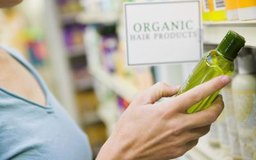 Jupiterimages/Creatas/Getty Images Para ingresar a la industria de venta de productos de belleza para el cabello, debes conocer los productos disponibles.