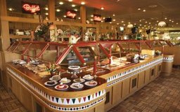 Thinkstock/Comstock/Getty Images Los restaurantes de servicio limitado requieren menos personal de obra que los restaurantes de servicio completo.