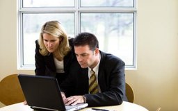 Jupiterimages/Photos.com/Getty Images Los auditores de TI, como los auditores en otros campos, deben tener una buena comprensión de los aspectos de negocios de su línea de trabajo.