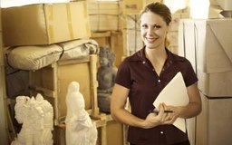Thinkstock/Comstock/Getty Images Recuerda que debes dejar el espacio para el almacenamiento de arte, artículos de limpieza y equipamiento.
