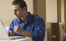 Comstock Images/Comstock/Getty Images No te esfuerces en explicar las razones por las que dejaste tus trabajos anteriores en tu currículum.