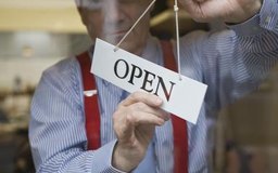 Jupiterimages/BananaStock/Getty Images Mediante la creación de una tracción de negocios, nuevas empresas pueden atraer inversores potenciales y obtener una ventaja competitiva en su industria.