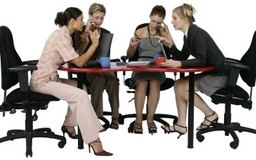 Photos.com/PhotoObjects.net/Getty Images Saca a los miembros del personal de la oficina para crear una experiencia de trabajo en equipo memorable.