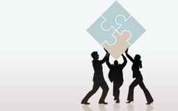 Jupiterimages/Comstock/Getty Images Las empresas utilizan a utilizan a expertos en relaciones públicas para diversas cuestiones relevantes.