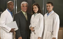 Comstock Images/Comstock/Getty Images El IRS cuenta con guías específicas para saber qué tipo de ropa de trabajo es deducible de impuestos.