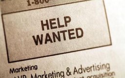 Jupiterimages/Photos.com/Getty Images Alcanza a un público amplio usando tanto vías impresas como online para promocionar los puestos vacantes de trabajo.