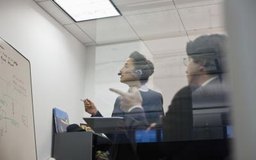 Todd Warnock/Lifesize/Getty Images El énfasis en las "operaciones lean" contribuyó a la evolución de la planificación de recursos humanos.