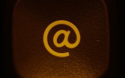 Hemera Technologies/AbleStock.com/Getty Images Las agencias son especialistas en la optimización de los motores de búsqueda y las tácticas para buscar palabras claves para que resalten las publicidades.
